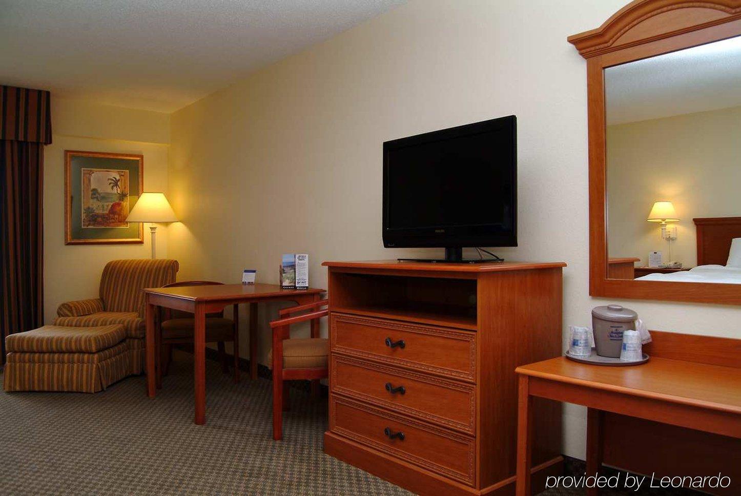 Hampton Inn & Suites Venice Bayside South Sarasota Room photo